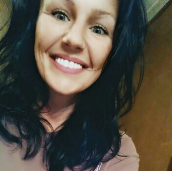 Meet your Posher, Melissa - Picture 2 of 8